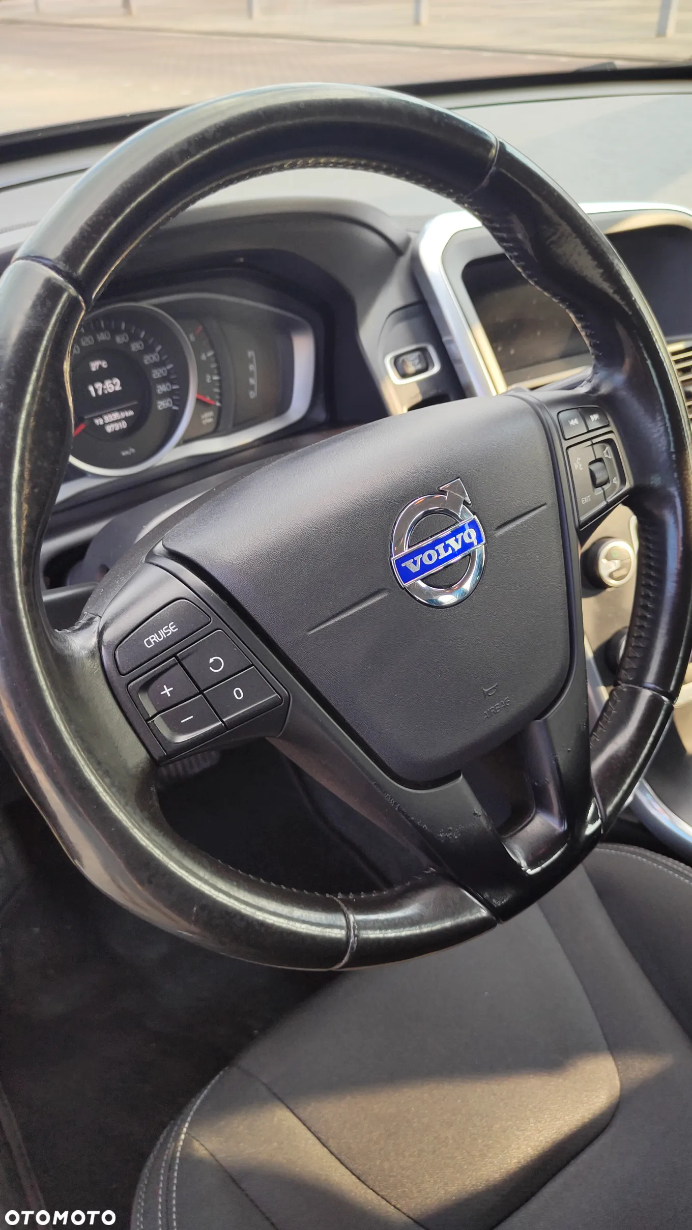 Volvo XC 60 D3 Drive-E Momentum - 19