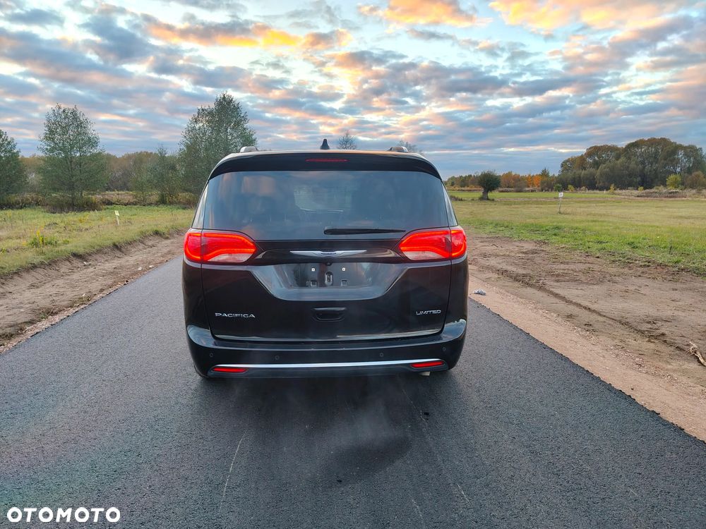 Chrysler Pacifica - 7