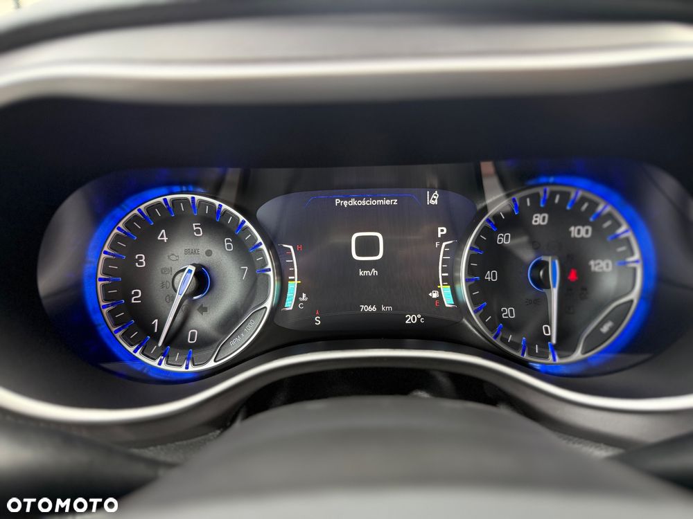 Chrysler Pacifica - 23
