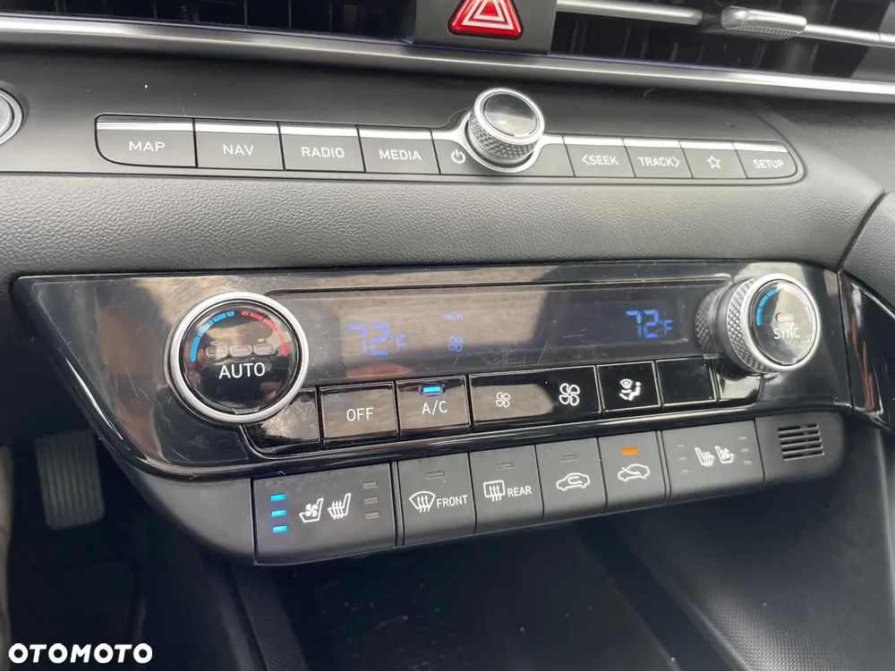 Hyundai Elantra - 16