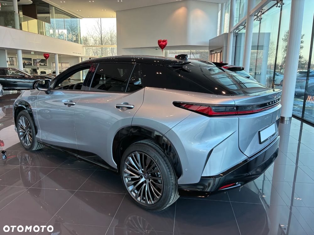 Lexus RZ - 3