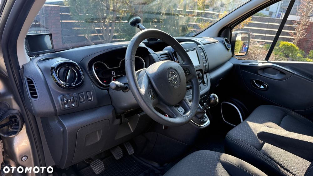 Opel Vivaro - 10