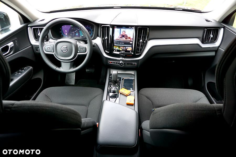 Volvo XC 60 B4 D AWD Geartronic Momentum Pro - 32
