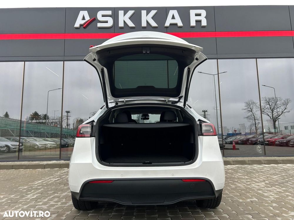 Tesla Model Y Long Range Dual Motor AWD - 8