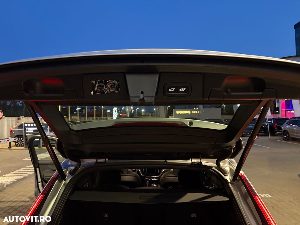 Volvo XC 60 B4 MHEV AT8 FWD R-Design - 26