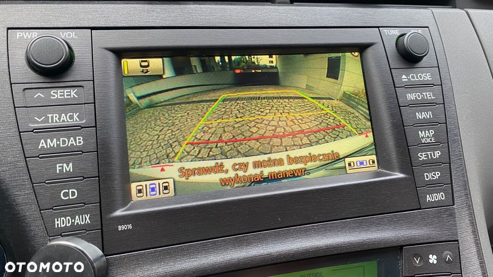 Toyota Prius (Hybrid) Life - 10