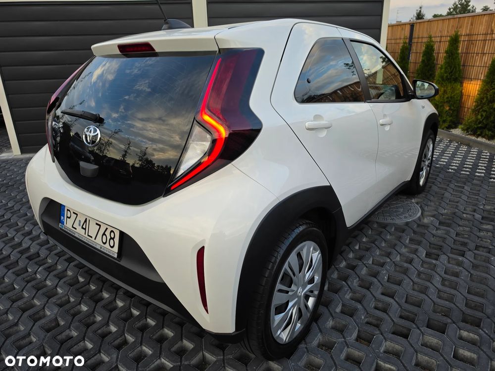 Toyota Aygo X Black&White - 4