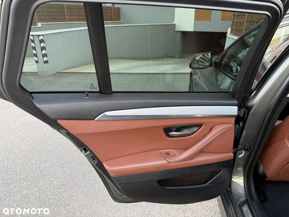 BMW Seria 5 525d Luxury Line - 21
