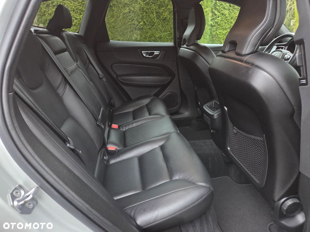 Volvo XC 60 D4 Momentum Pro - 32