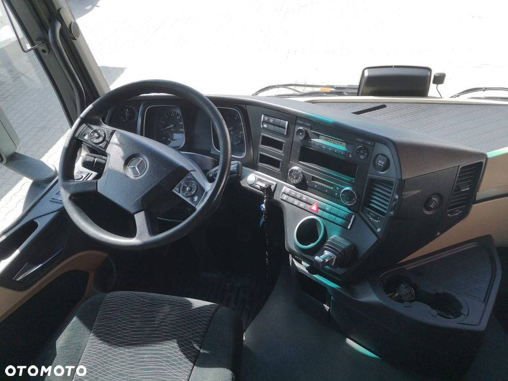 Mercedes-Benz Actros - 10