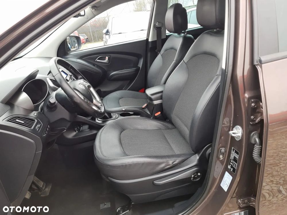 Hyundai ix35 1.7 CRDi 2WD blue Finale Gold - 6