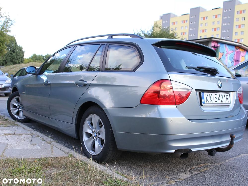 BMW Seria 3 318i Touring - 3