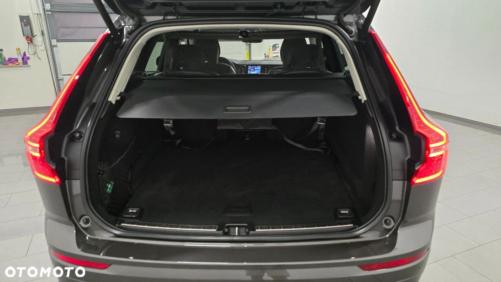 Volvo XC 60 B4 D AWD Plus Dark - 11