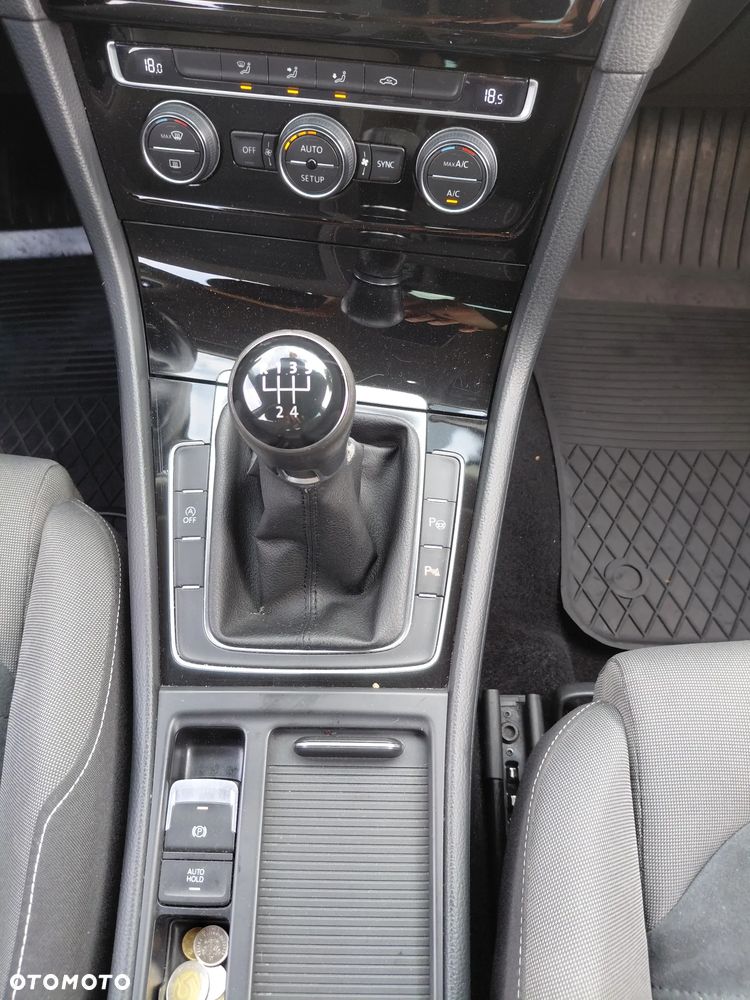 Volkswagen Golf 1.6 TDI DPF Highline - 21