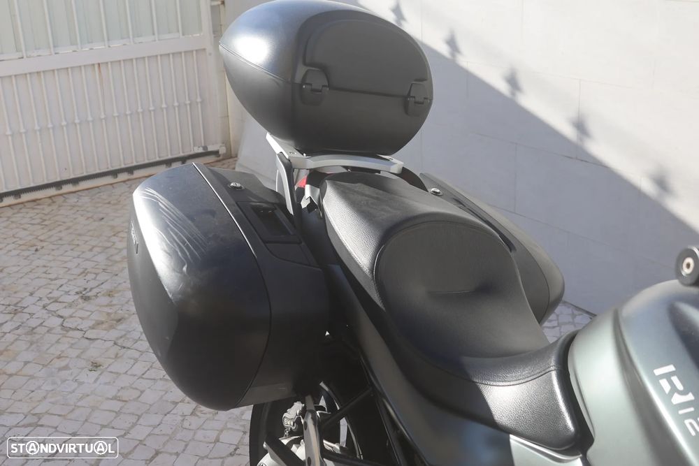 BMW R 1200 R 0400 - 12
