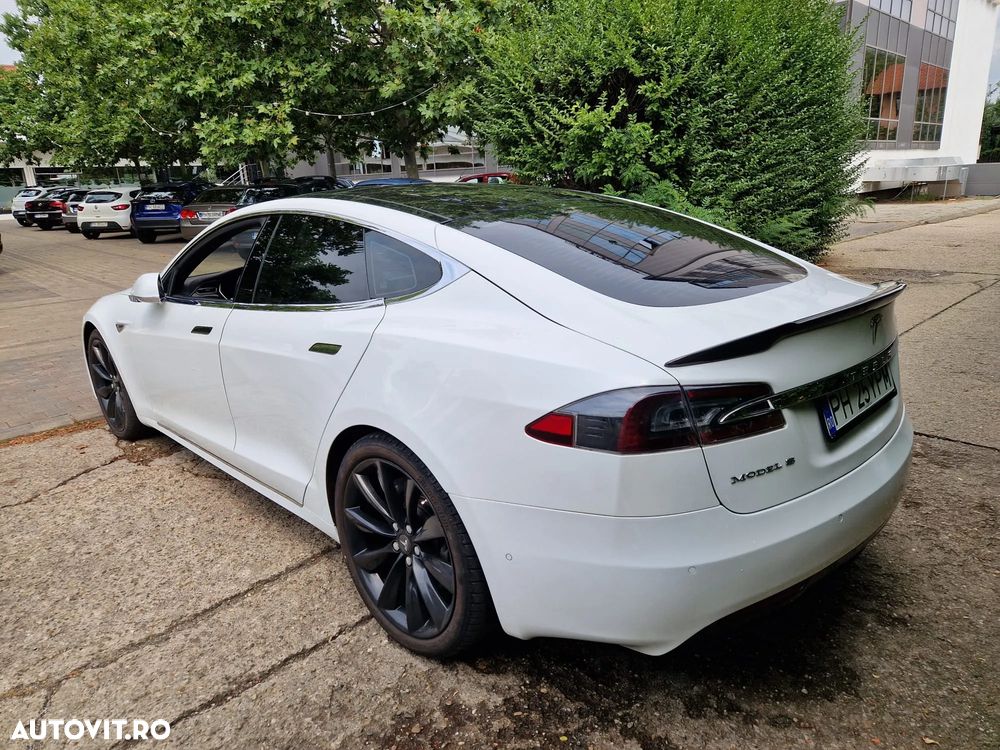 Tesla Model S - 3
