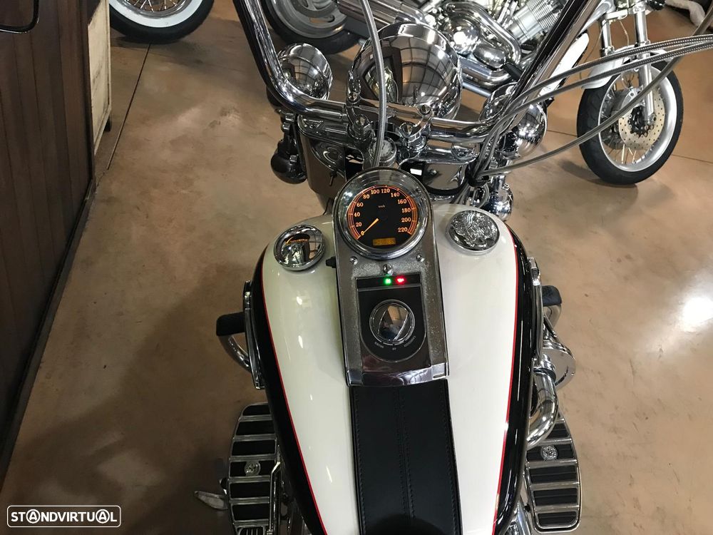 Harley-Davidson Softail Deluxe Chicano Vicla - 5