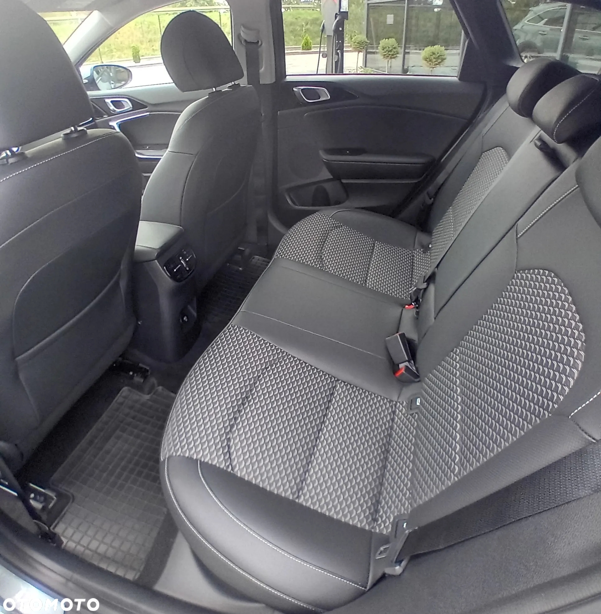 Kia Ceed - 9