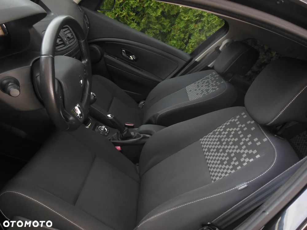 Renault Megane ENERGY dCi 110 Start & Stop LIMITED - 8