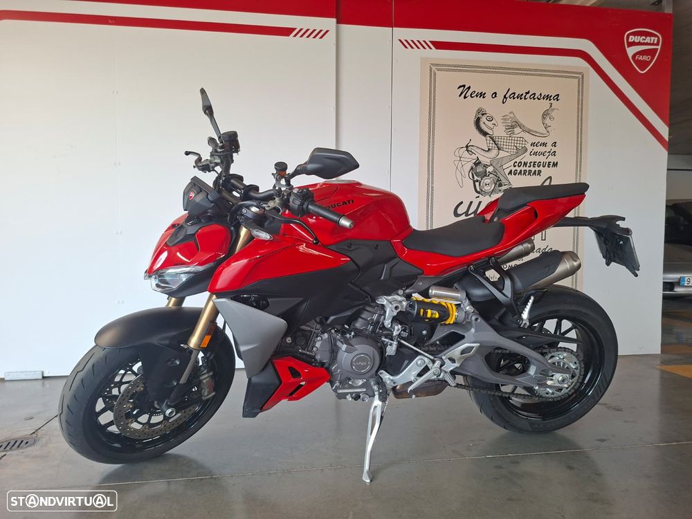 Ducati Streetfighter V2 - 1