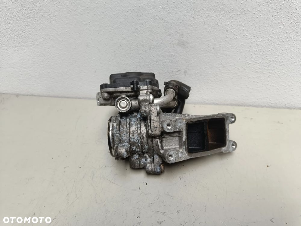 Przepustnica 1.6 2.0 TDI Skoda Octavia 3 VW Golf VII Seat Leon Audi A3 04L128059AA - 1