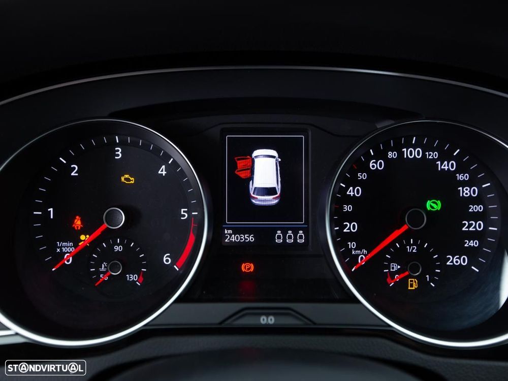 VW Passat Variant 2.0 TDI Business DSG - 22