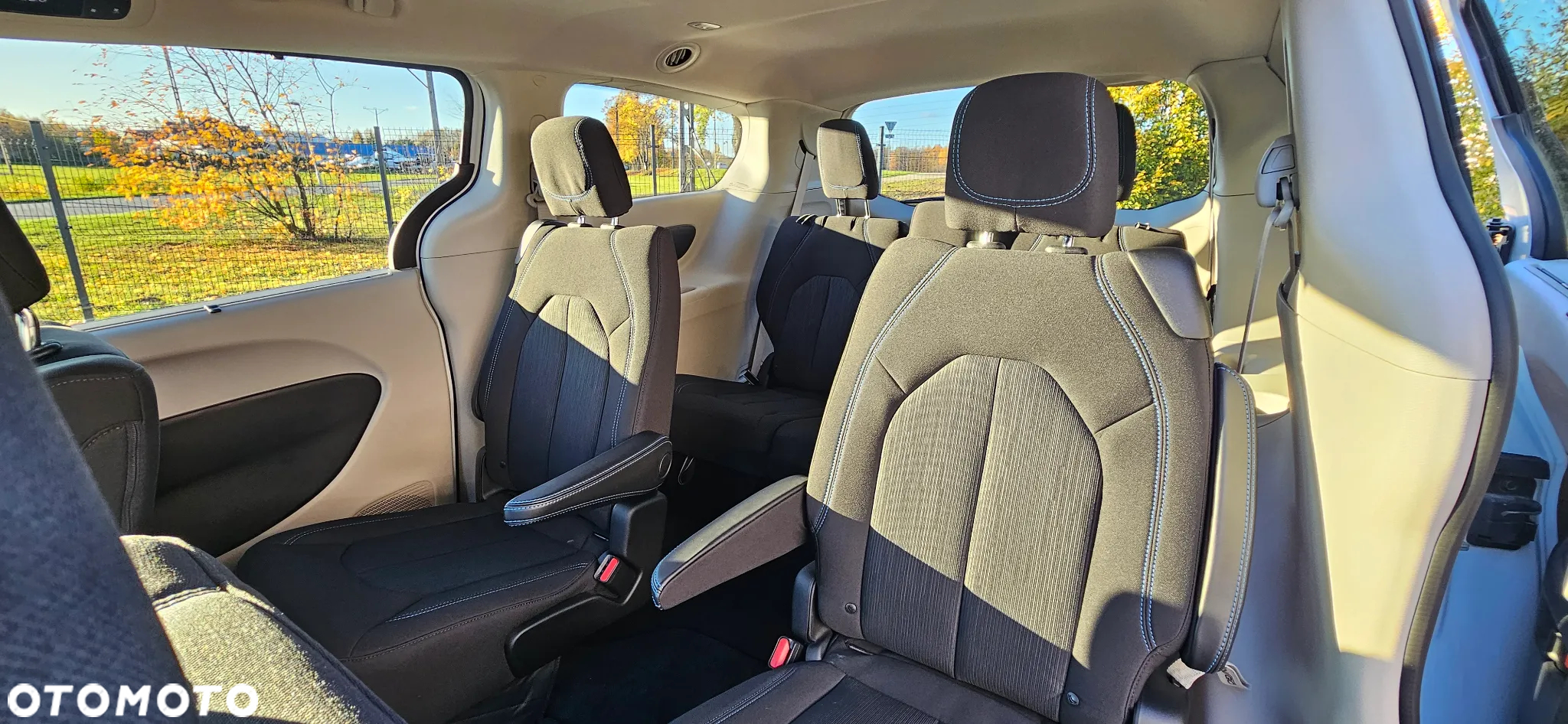 Chrysler Pacifica - 12