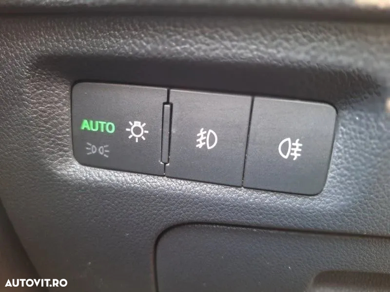 Skoda Octavia Combi 2.0 TDI DSG 4X4 Scout - 18