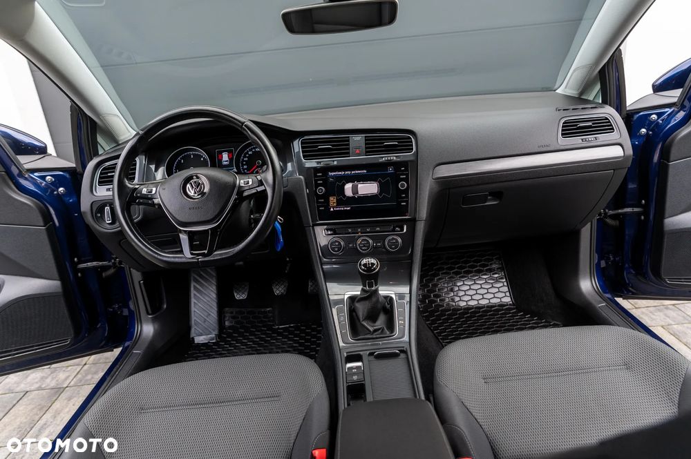 Volkswagen Golf - 36