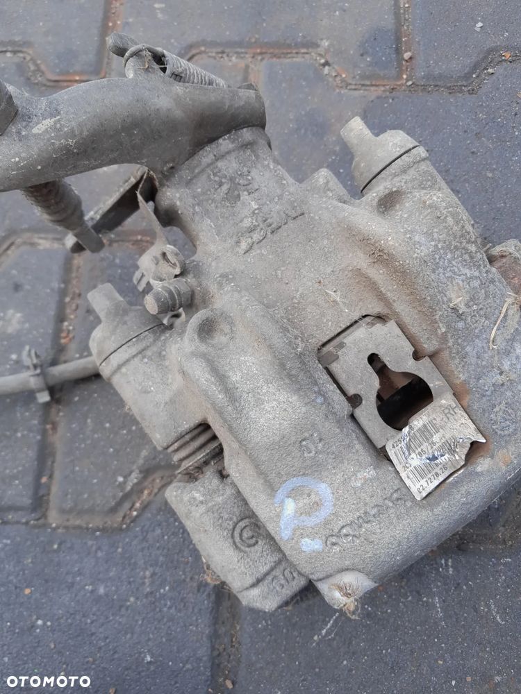 Zacisk tylny prawy Iveco Daily 15r poj. koło - 1