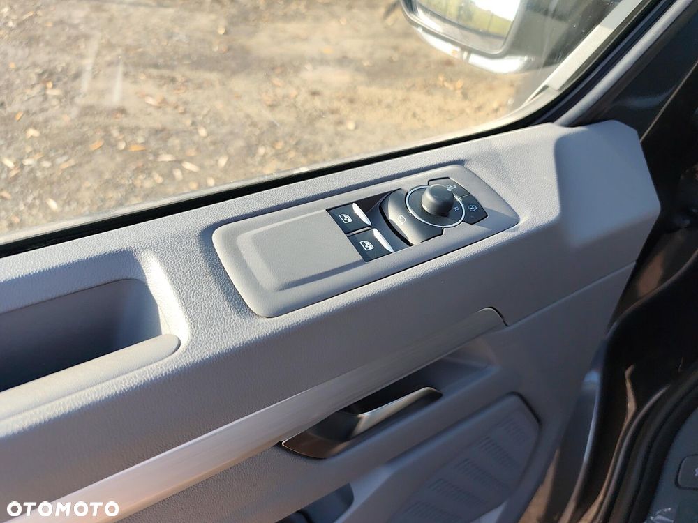 Volkswagen Caravelle - 25