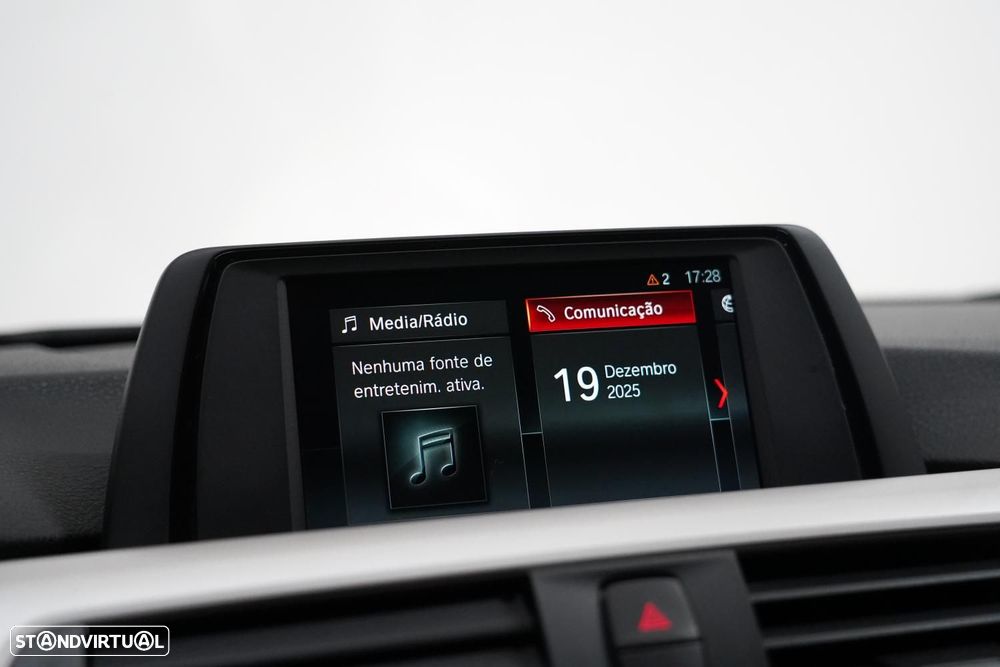 BMW 330 e iPerformance - 10