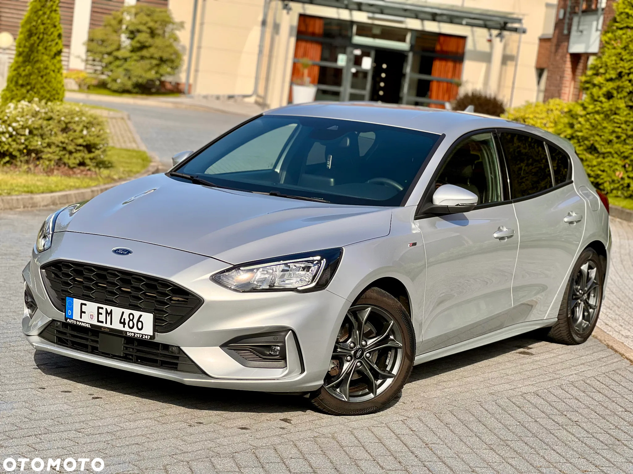 Ford Focus 1.0 EcoBoost Hybrid ST-LINE X - 11