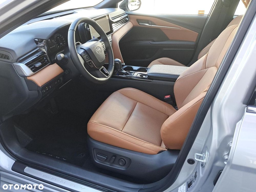 Toyota Camry - 10