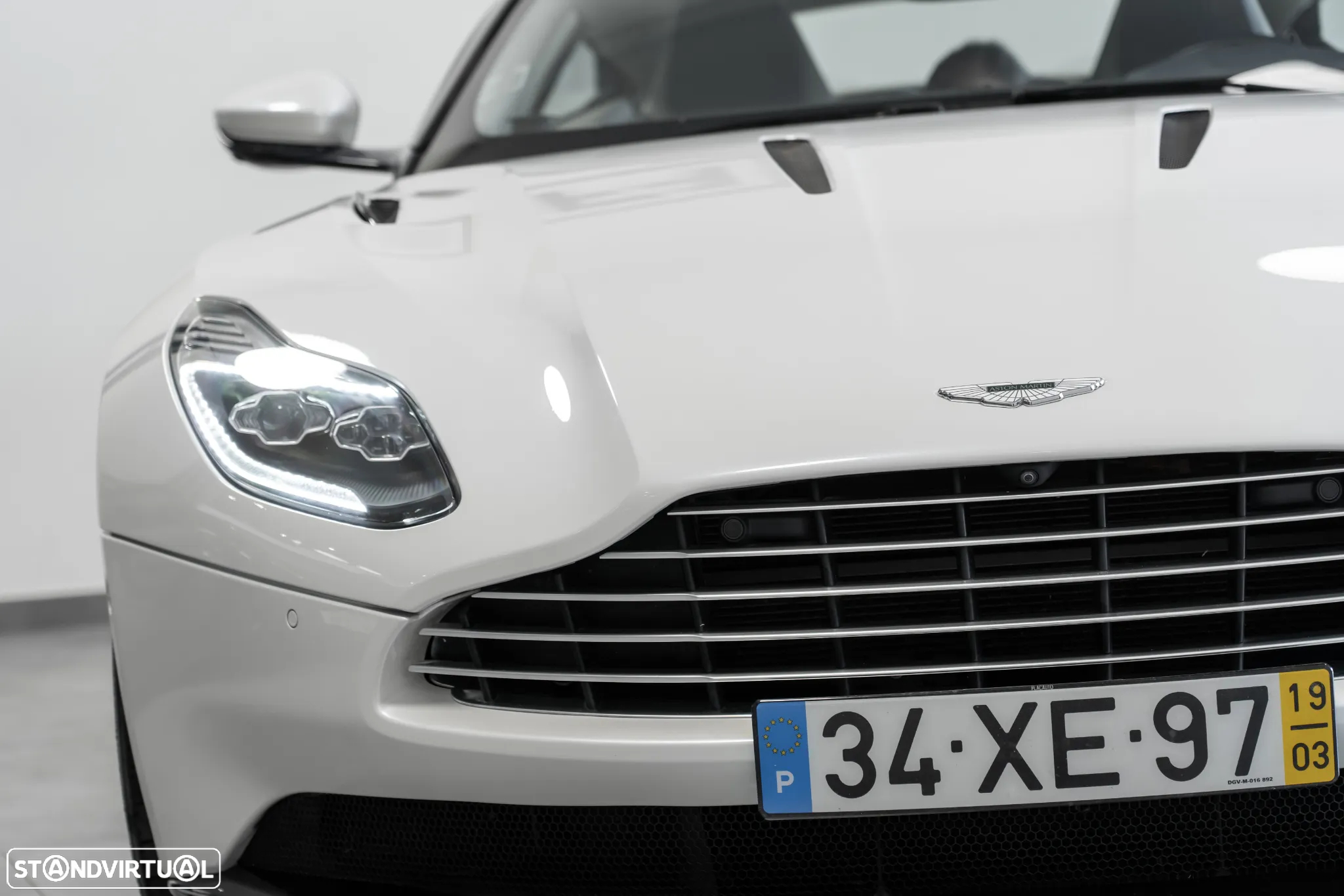 Aston Martin DB11 Coupé - 6