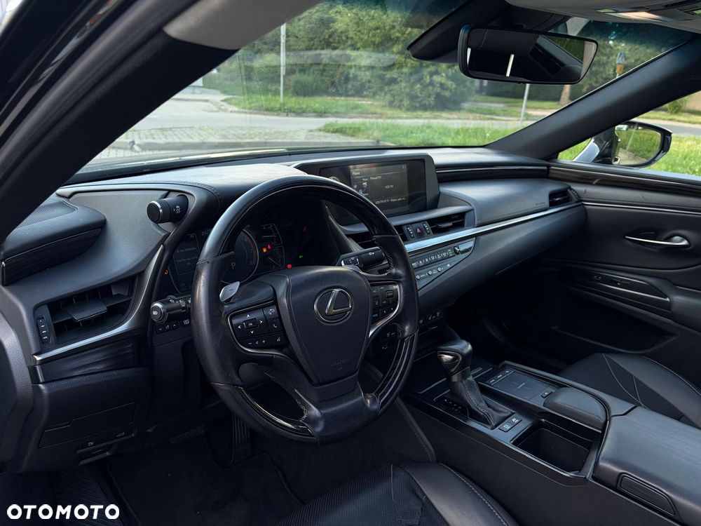 Lexus ES 300h Prestige - 11
