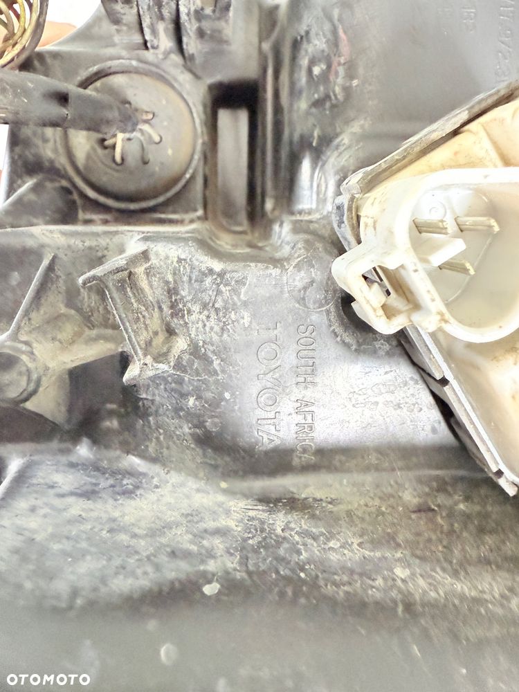 Reflektor lampa Przód strona prawa Toyota Hilux VIII 8 LIFT 1EJ-923368-040A - 12