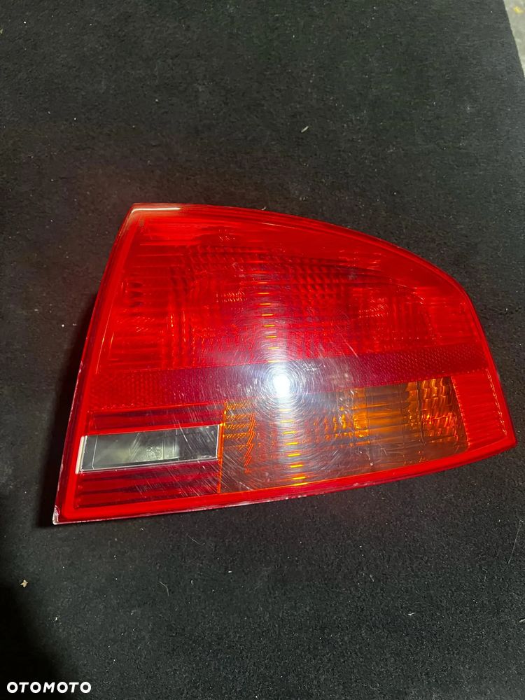 LAMPY TYLNE AUDI A4 B7 PRAWA  - 8E5945096 - 2