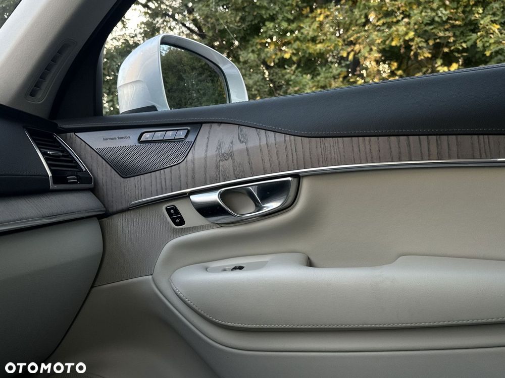 Volvo XC 90 - 32