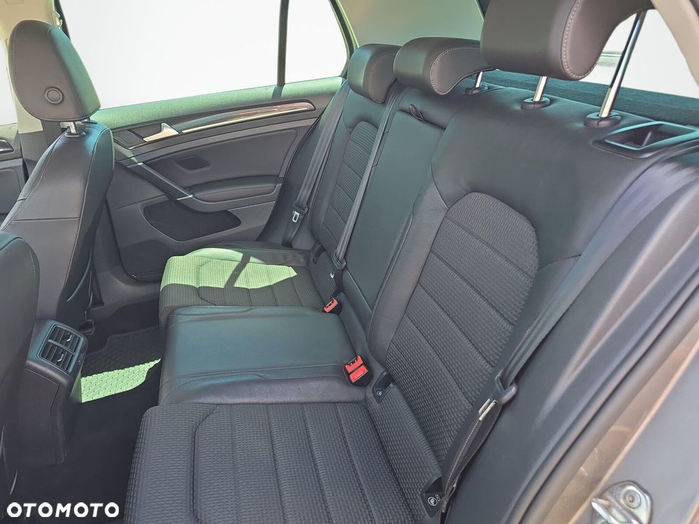 Volkswagen Golf - 26
