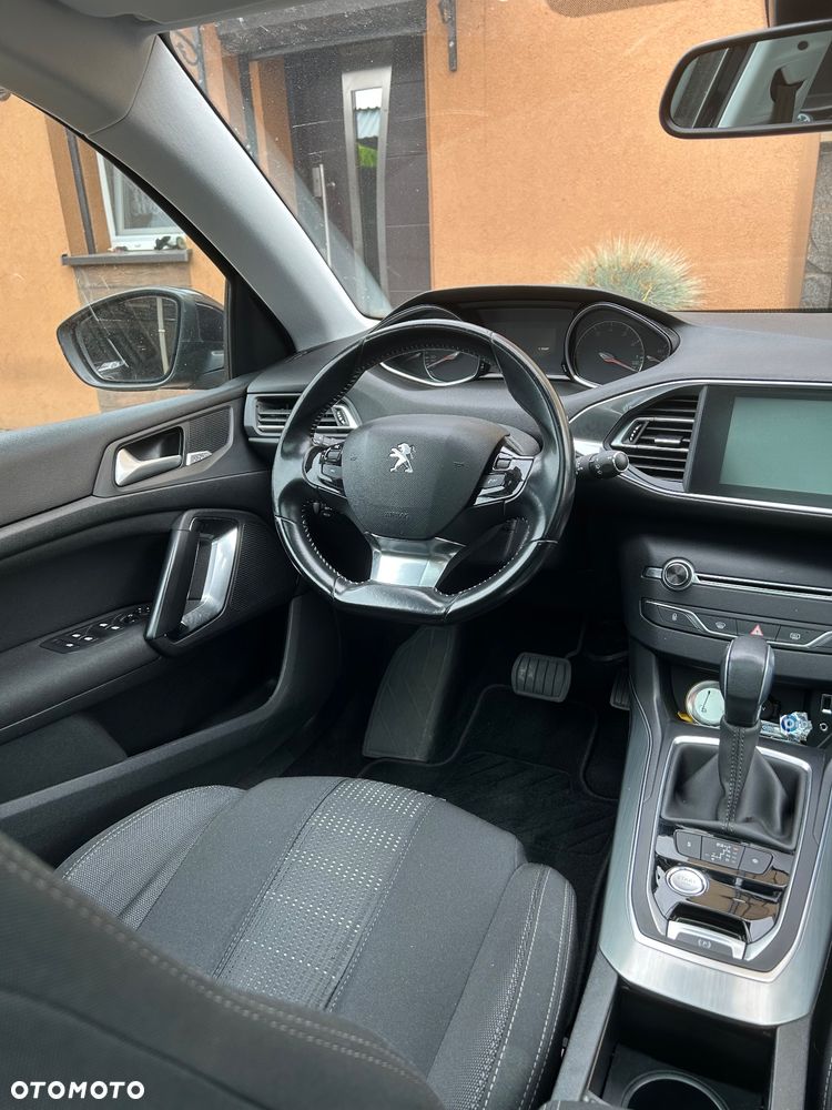Peugeot 308 SW 1.2 PureTech Allure S&S - 11