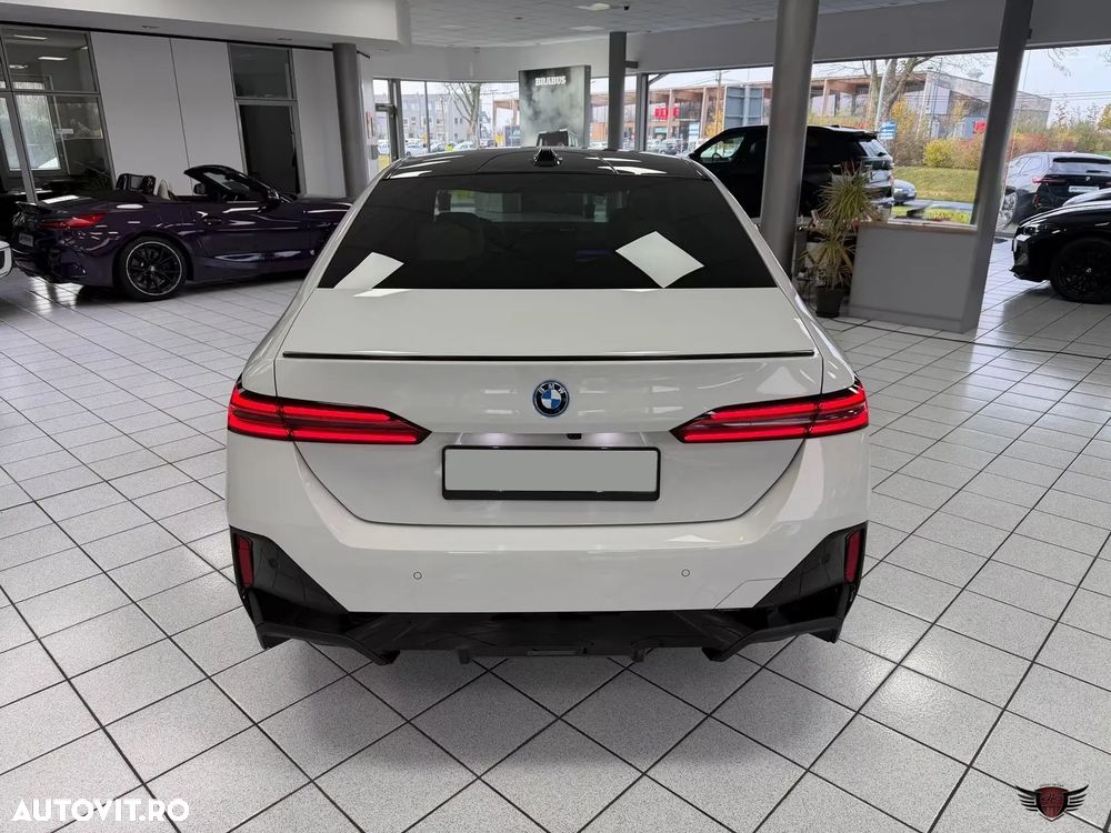 BMW Seria 5 550e xDrive Aut. - 25