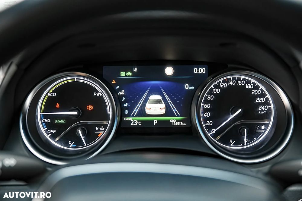 Toyota Camry Luxury - 24