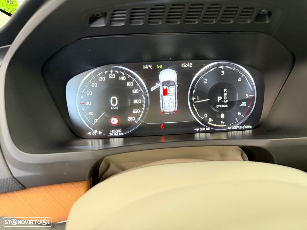 Volvo XC 90 2.0 B5 Momentum Plus AWD - 11