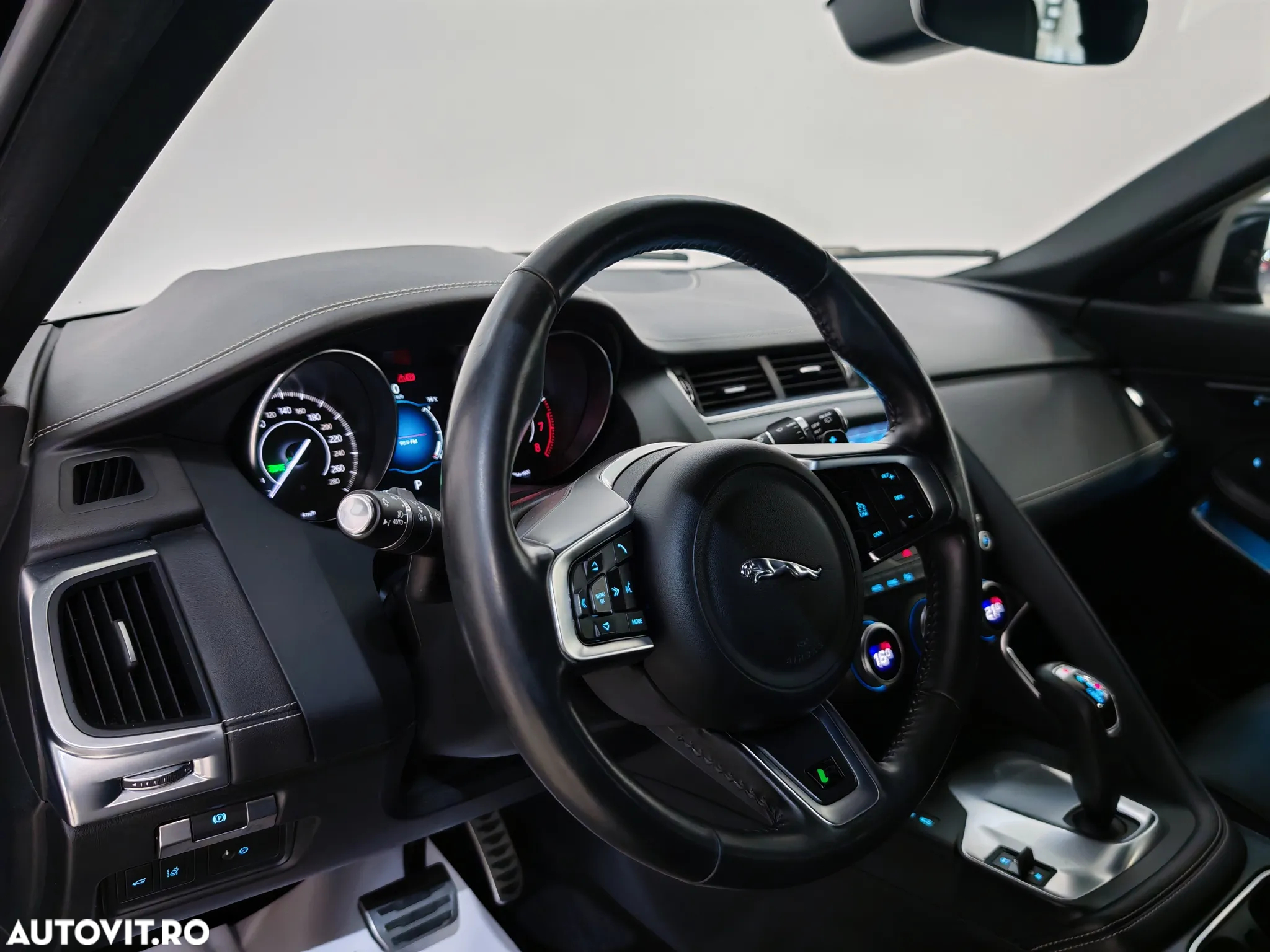 Jaguar E-Pace P200 AWD Aut. R-Dynamic - 7