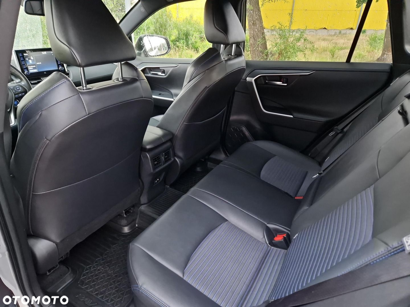 Toyota RAV4 - 10