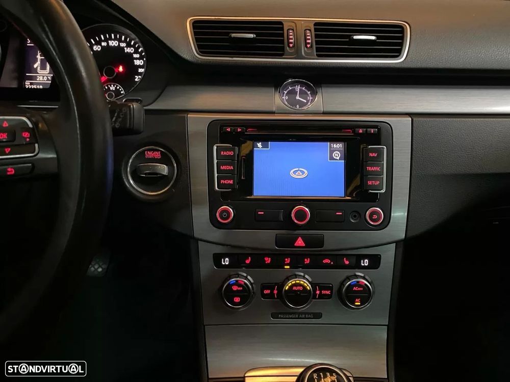 VW Passat Variant 1.6 TDI BlueMotion Comfortline - 11