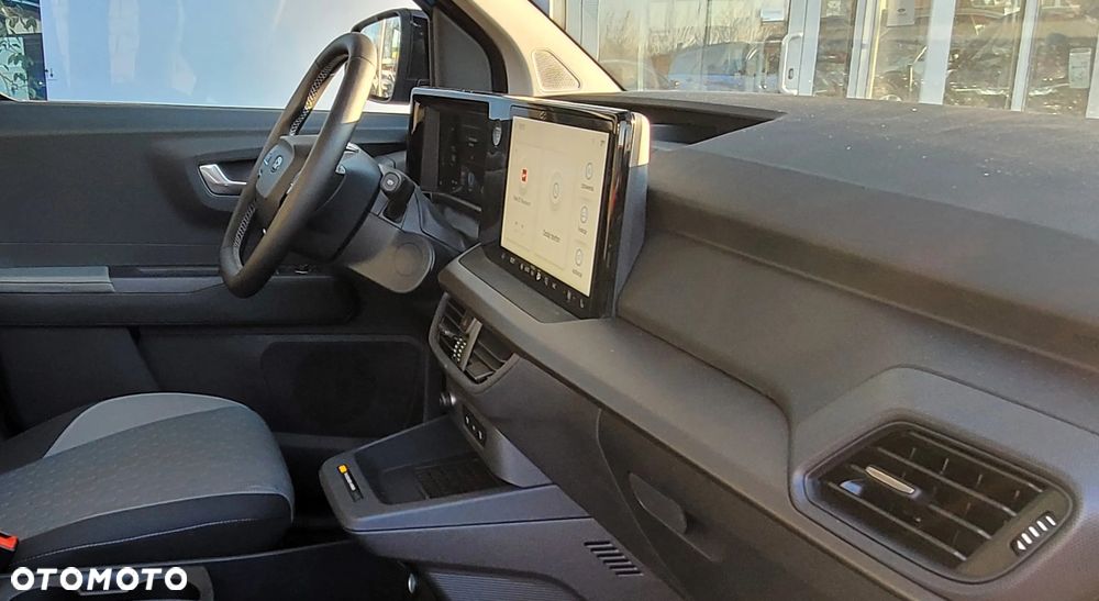 Ford Transit Courier - 13