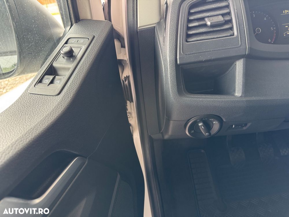 Volkswagen Multivan - 23