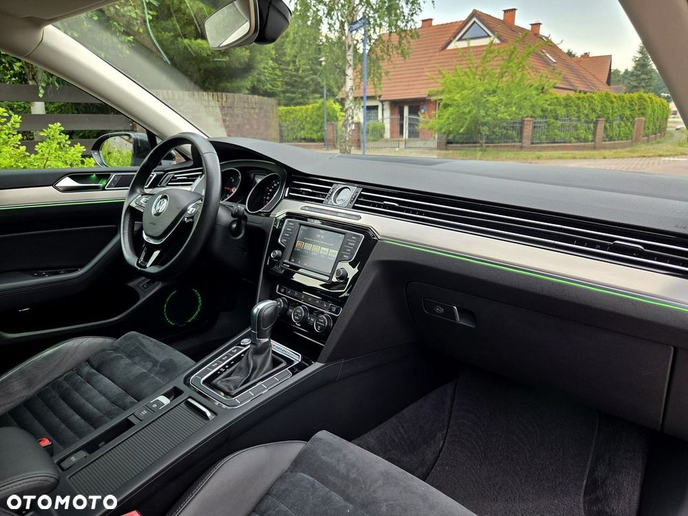 Volkswagen Passat Variant 2.0 TDI SCR 4Motion DSG Elegance - 6